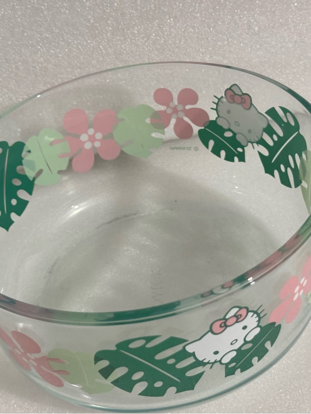 Hello Kitty Glass Storage Container with Green Lid Pyrex - Picture 8 of 8